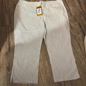 Mario Serrano stretch capri- NWt- xxl